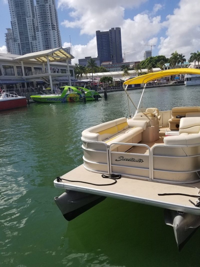 24ft Pontoon Boat Available in Miami for up to 12 peoples - Image 6