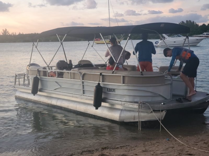 24ft Pontoon Boat Available in Miami for up to 12 peoples - Image 7