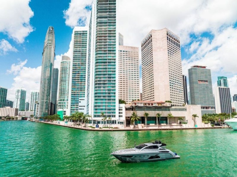 Amazing 65Ft Azimut for Rent in Miami Fl for up to 13 peoples. No Hidden Fees. - Image 8