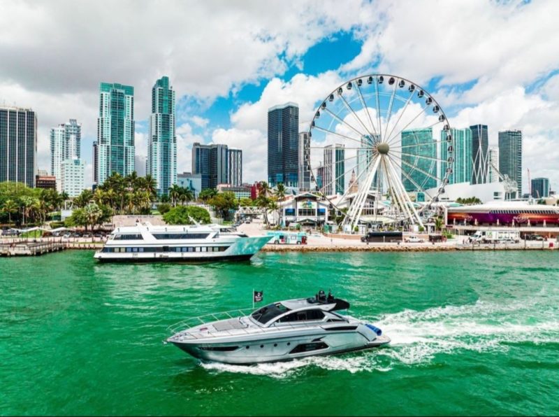 Amazing 65Ft Azimut for Rent in Miami Fl for up to 13 peoples. No Hidden Fees.