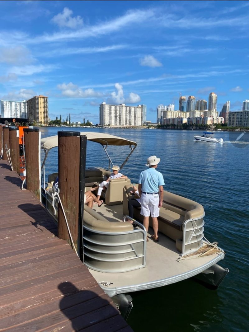24ft Pontoon Boat Available in Miami for up to 12 peoples - Image 4