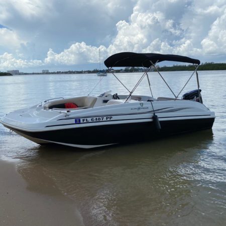 27ft Sundeck boat available in Miami for rent for 10 people with captain or without captain.