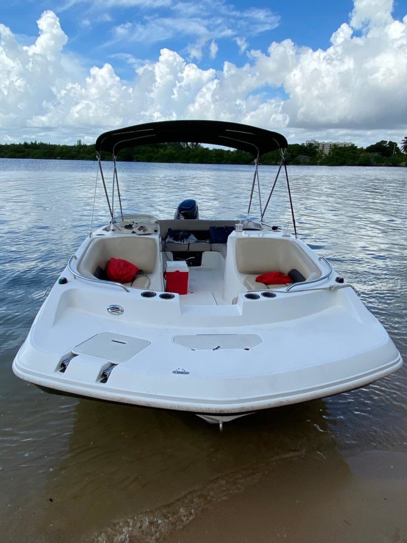 27ft Sundeck boat available in Miami for rent for 10 people with captain or without captain. - Image 3