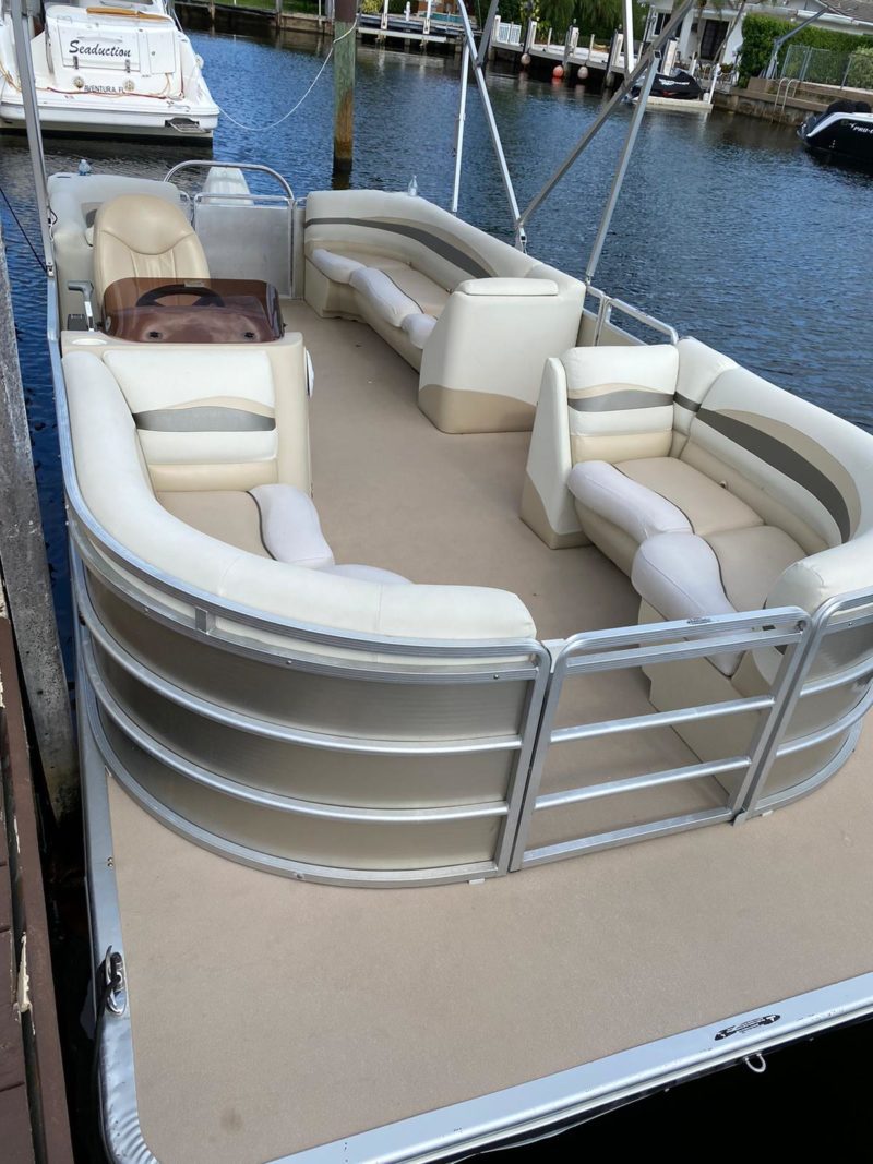 24ft Pontoon Boat Available in Miami for up to 12 peoples - Image 5
