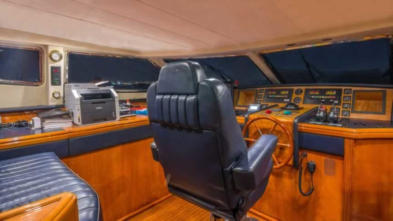 100ft Azimut Yacht Available For Rent In Miami  Fl For Up To 13 Peoples. No Hidden Fees. - Image 14