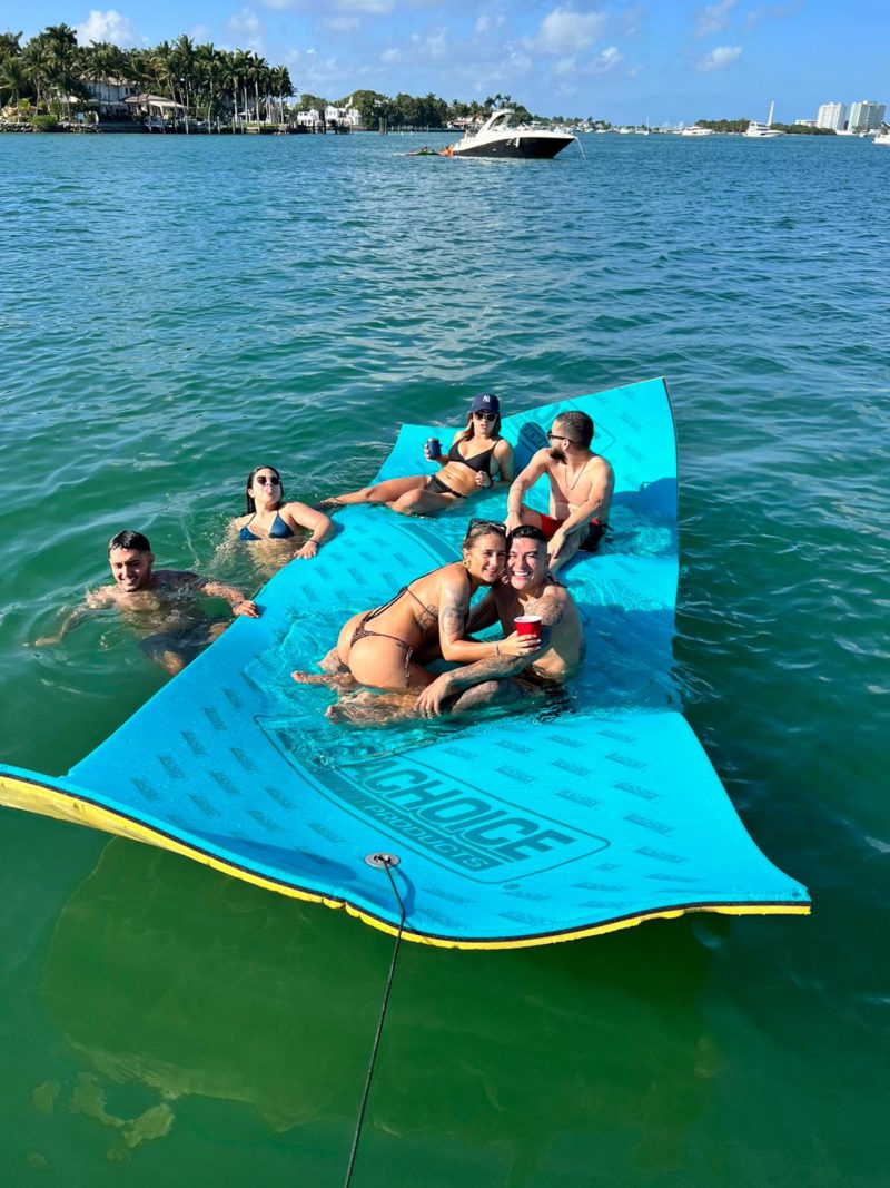 40ft Sea Ray Available for Rent in Miami for up to 13 people. No Hidden Fees. - Image 9