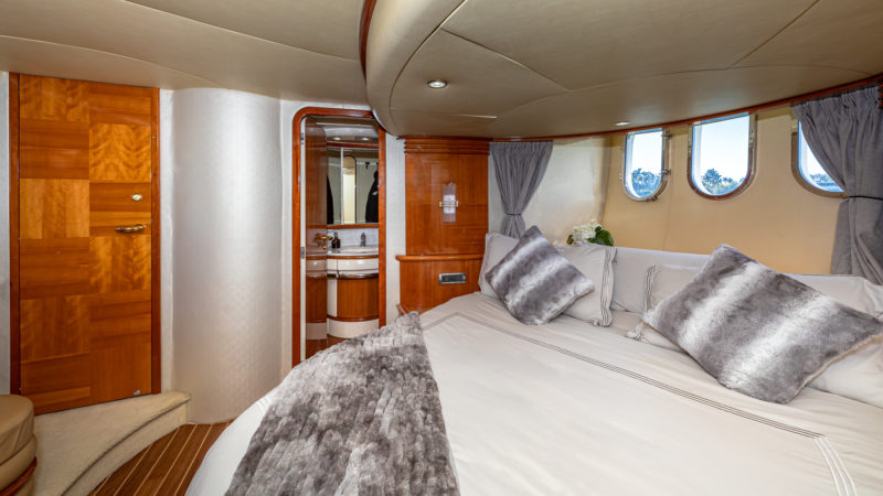 65ft Azimut Available for Rent in Miami for up to 13 people. No Hidden Fees. - Image 11
