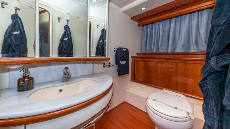 65ft Azimut Available for Rent in Miami for up to 13 people. No Hidden Fees. - Image 12