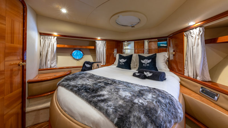 65ft Azimut Available for Rent in Miami for up to 13 people. No Hidden Fees. - Image 13