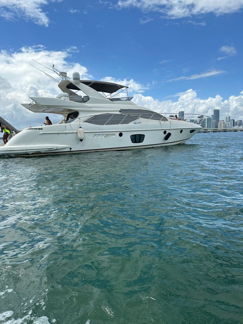 65ft Azimut Available for Rent in Miami Fl for up to 13 people. No Hidden Fees. - Image 4