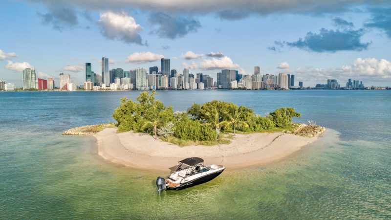27ft Monterey Available for Rent in Miami Fl for up to 10 people. No Hidden Fees.