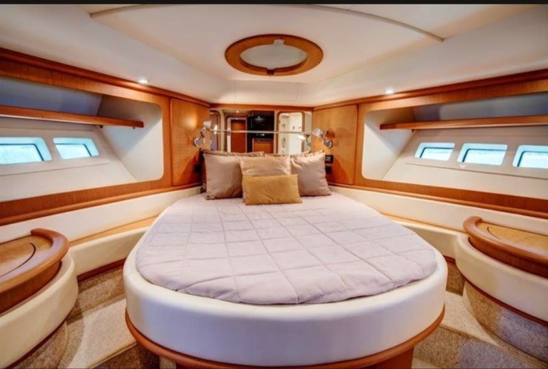70FT Azimut with 2 Jet Skis Available in Miami for up to 13 People. No Hidden Fees. - Image 5