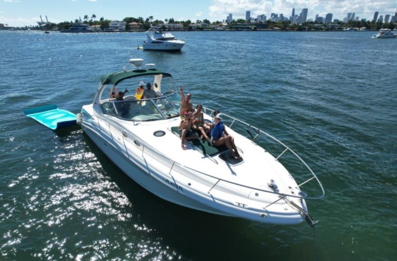 36ft Sea Ray Available for Rent in Miami for up to 12 people. - Image 4