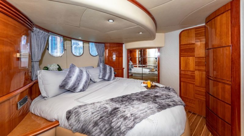 65ft Azimut Available for Rent in Miami for up to 13 people. No Hidden Fees. - Image 6