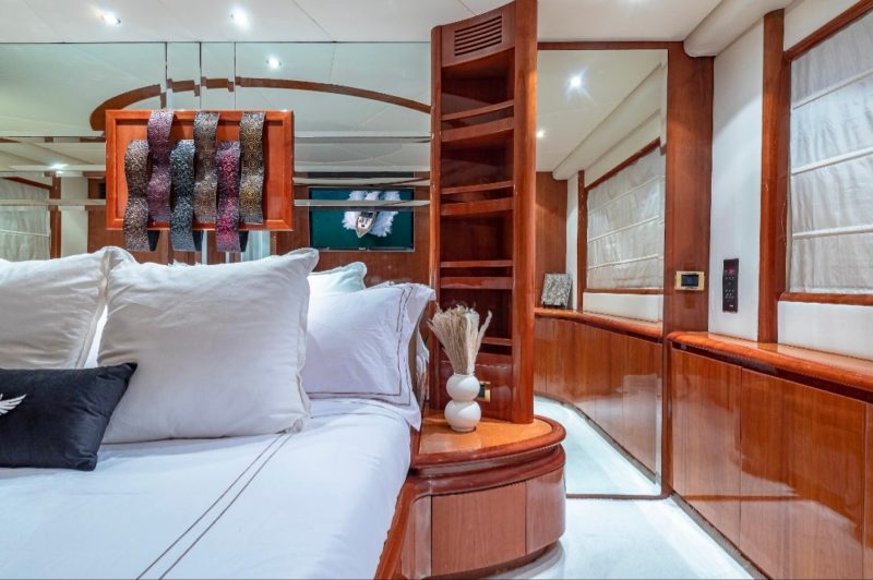 80ft Azimut Available for Rent in Miami for up to 13 people. No Hidden Fees. - Image 8