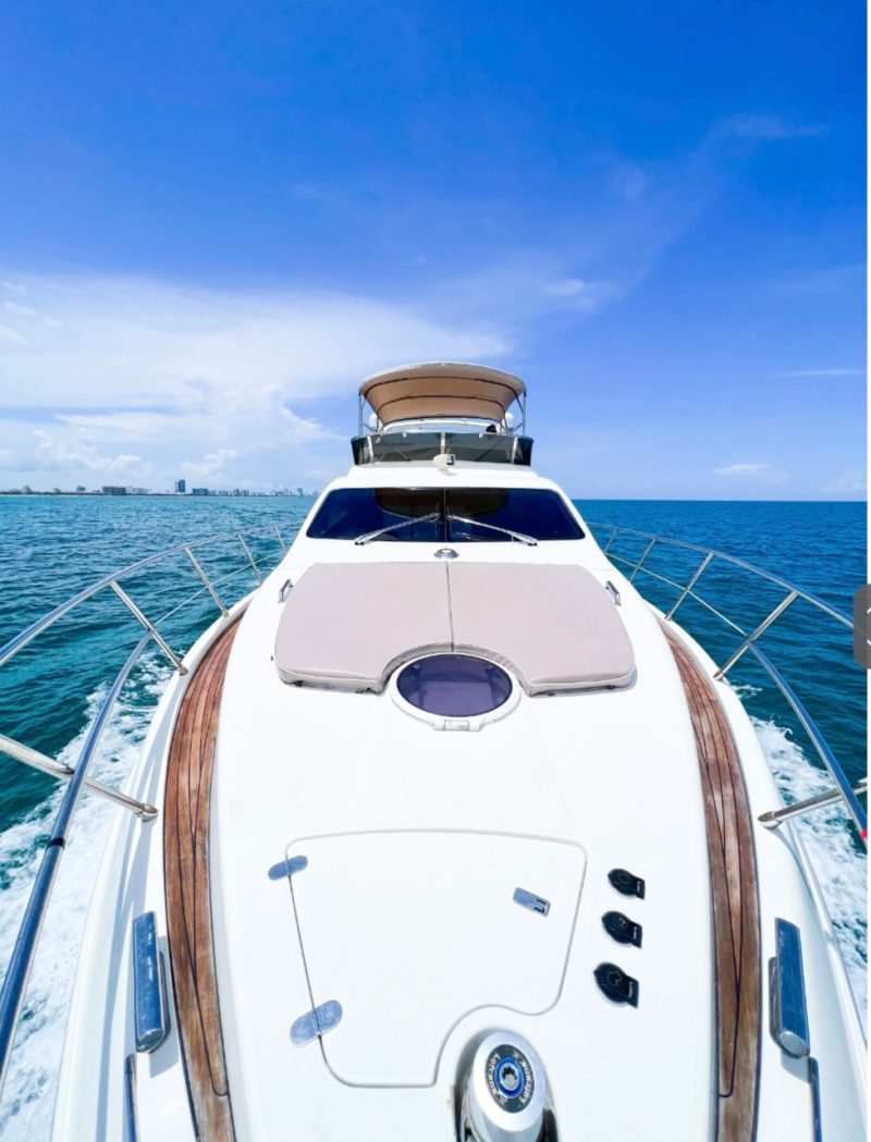55ft Azimut Available for Rent in Miami for up to 13 peoples. No Hidden Fees. - Image 2