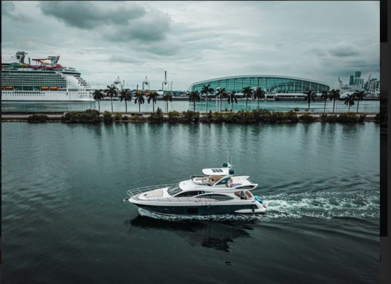 58ft Azimut Available for Rent in Miami fl for up to 13 peoples. No Hidden Fees.
