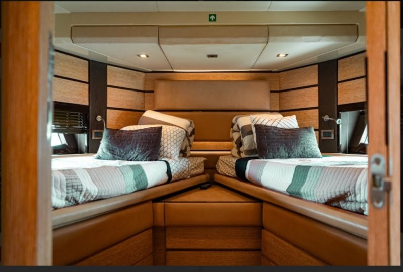 58ft Azimut Available for Rent in Miami fl for up to 13 peoples. No Hidden Fees. - Image 9