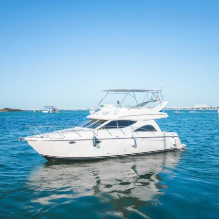 45ft Maxmun Available for Rent in Miami for up to 13 people.