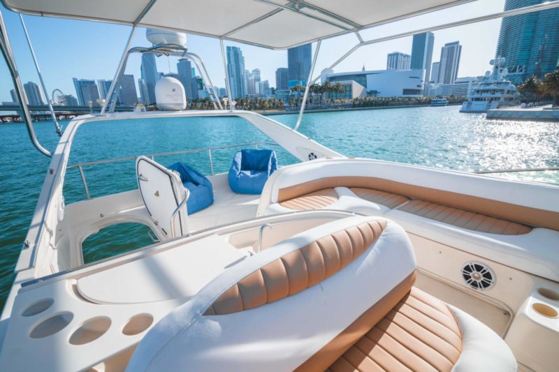 45ft Maxmun Available for Rent in Miami for up to 13 people. - Image 4