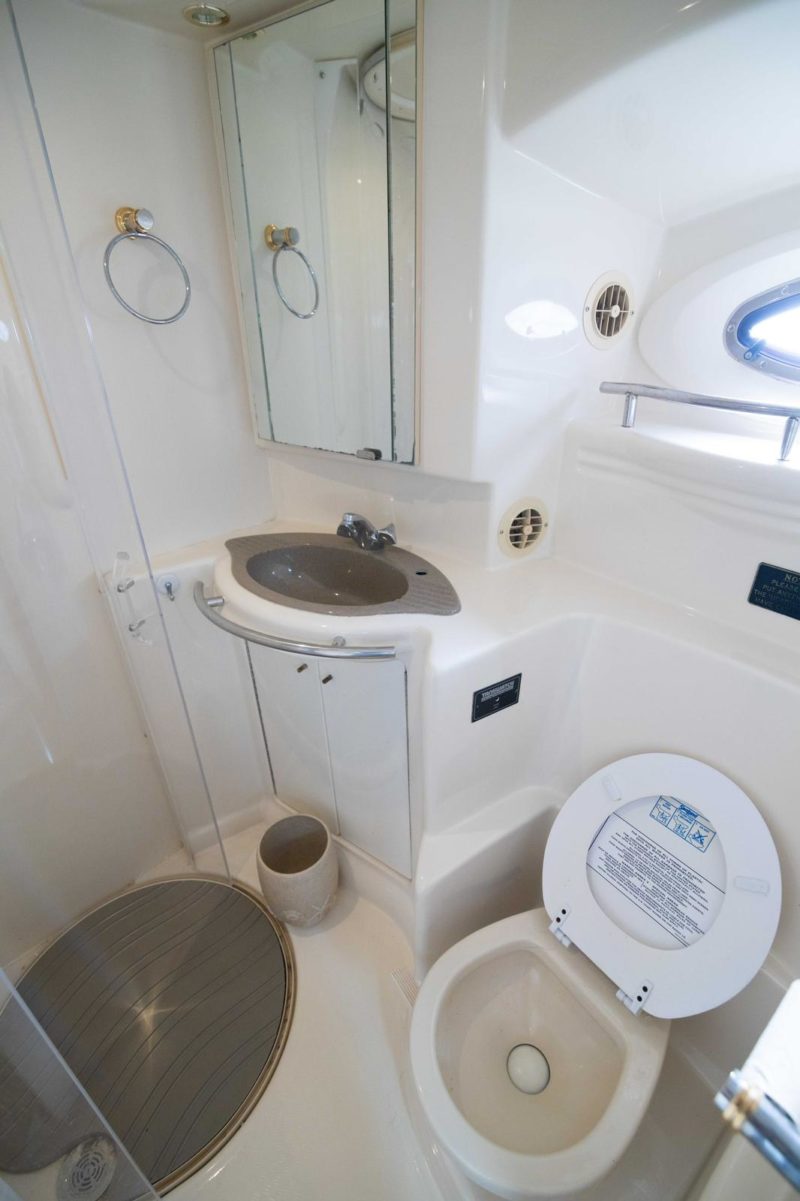 45ft Maxmun Available for Rent in Miami for up to 13 people. - Image 6