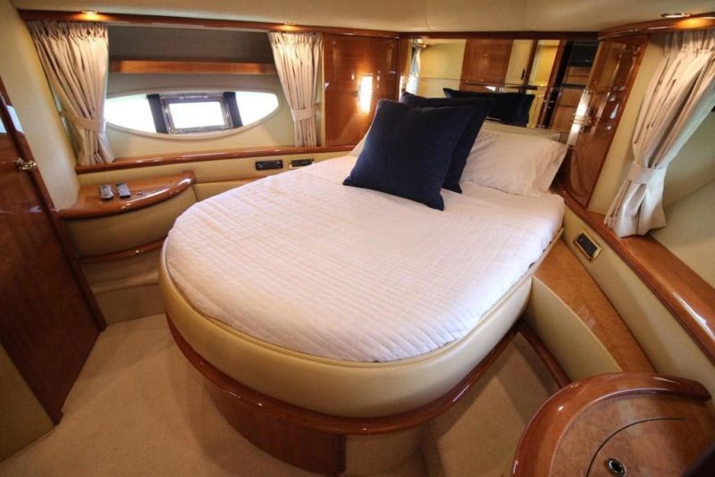 65ft Azimut Available for Rent in Miami Fl for up to 13 people. No Hidden Fees. - Image 12