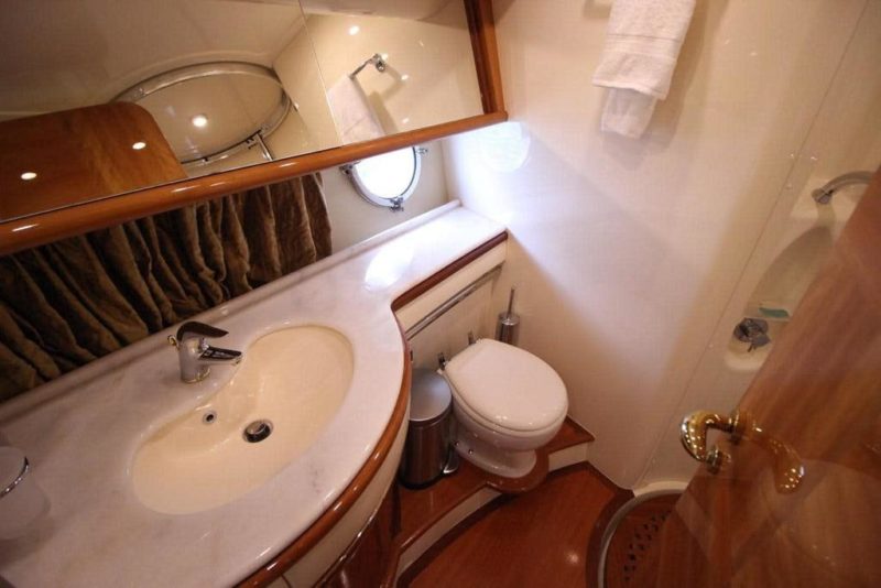 65ft Azimut Available for Rent in Miami Fl for up to 13 people. No Hidden Fees. - Image 13