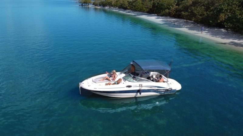 26ft  Sea Ray Sundeck Available in Miami for up to 11 people. No Hidden Fees.