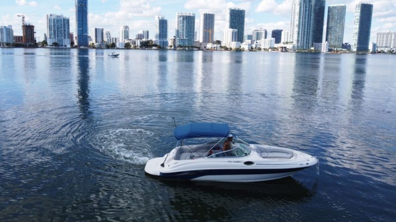 26ft  Sea Ray Sundeck Available in Miami for up to 11 people. No Hidden Fees. - Image 5