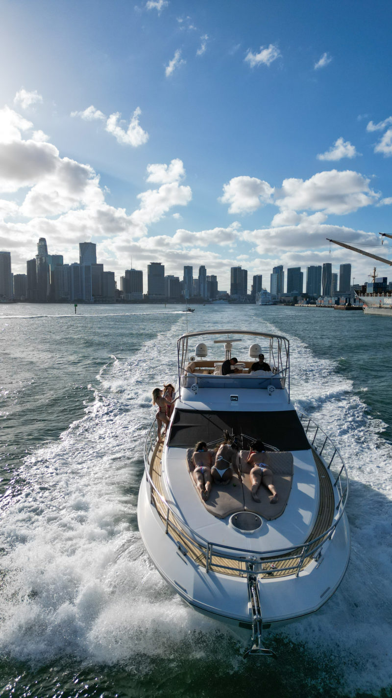 55ft Azimut Available for Rent in Miami fl for up to 13 people. No Hidden Fees. - Image 3