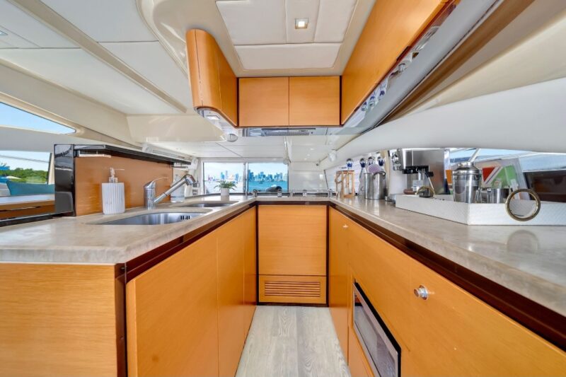 65Ft Azimut Available for Rent in Miami Fl for up to 13 peoples. No Hidden Fees. - Image 10