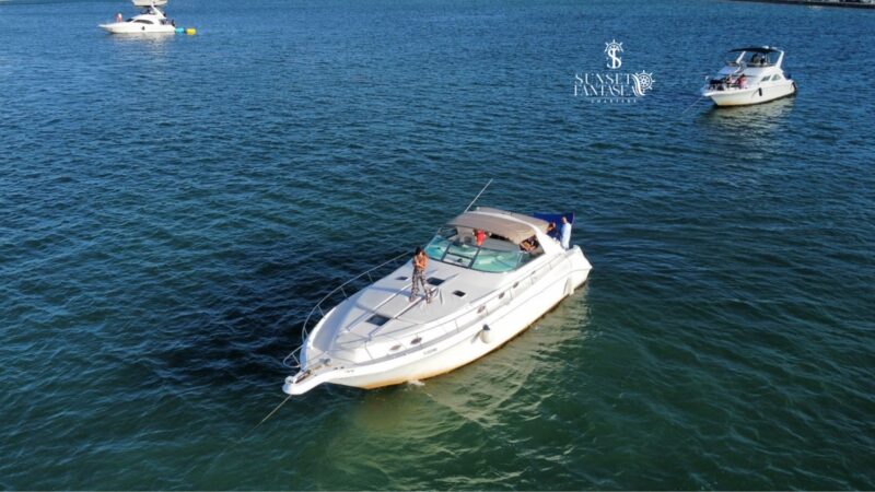 50Ft Sea Ray Available in Miami for up to 13 peoples. No Hidden Fees.