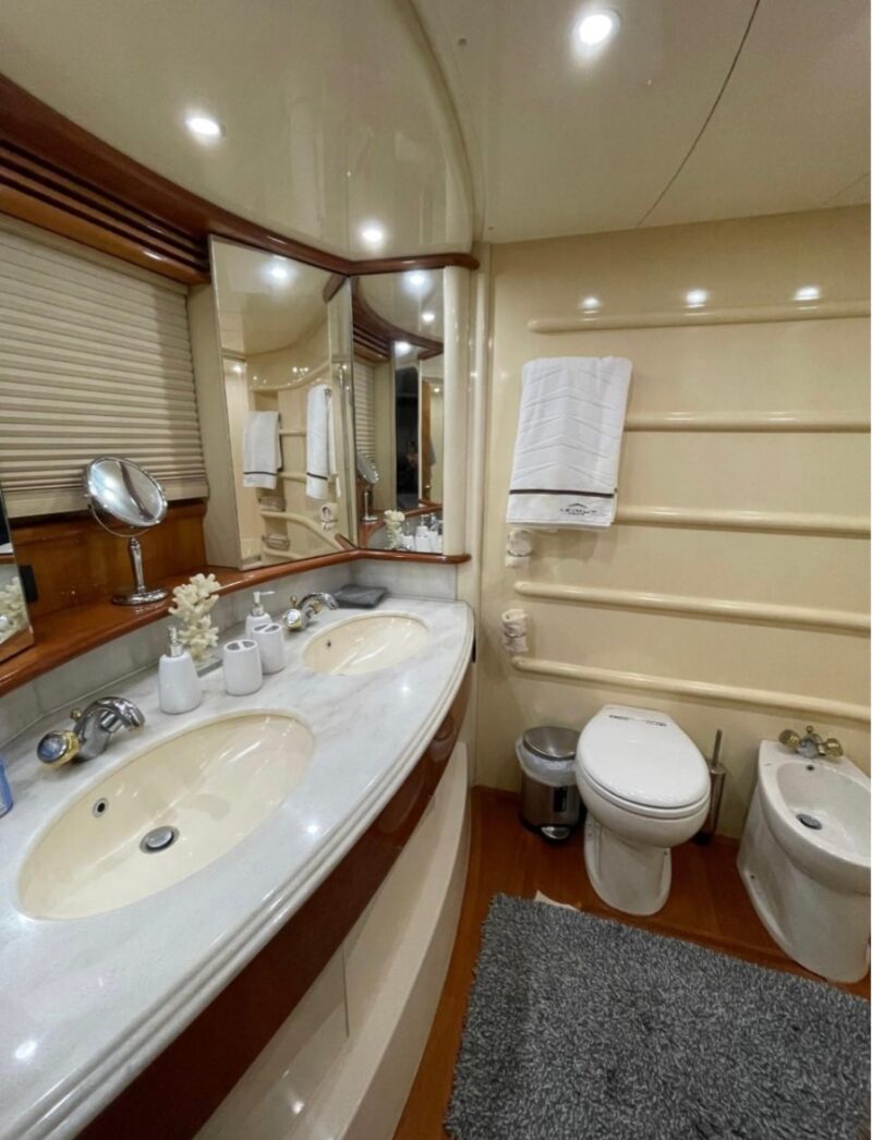 70 Ft Luxury Azimut for Rent in Miami, Florida for 13 peoples. No Hidden Fees. - Image 13