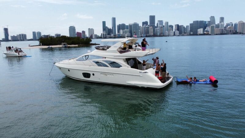 60 Ft Azimut Yacht Available in Miami for 13 guest. No Hidden Fees. - Image 4