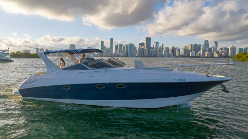 40ft Yacht available for rent in Miami Fl for 13 peoples in Miami.NO HIDDEN FEES - Image 3