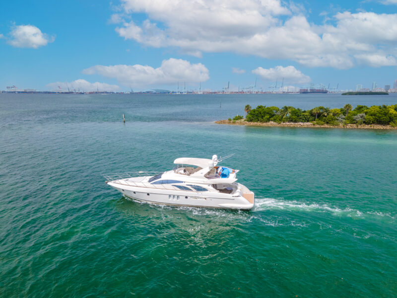 65ft Azimut Yacht Available for Rent in Miami Fl for 13 peoples. No Hidden Fees - Image 2