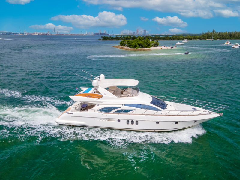 65ft Azimut Yacht Available for Rent in Miami Fl for 13 peoples. No Hidden Fees - Image 6
