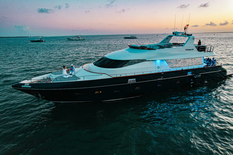 Rodman 110Ft  with Jacuzzi Available for Rent in Miami Fl for up to 13 Guest. - Image 4