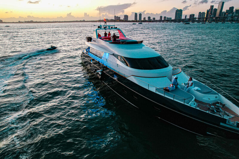 Rodman 110Ft  with Jacuzzi Available for Rent in Miami Fl for up to 13 Guest. - Image 3
