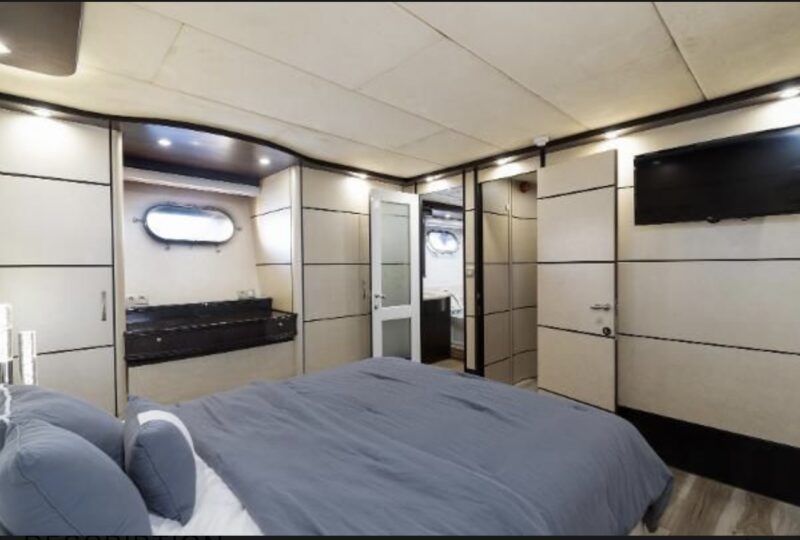 Rodman 110Ft  with Jacuzzi Available for Rent in Miami Fl for up to 13 Guest. - Image 12