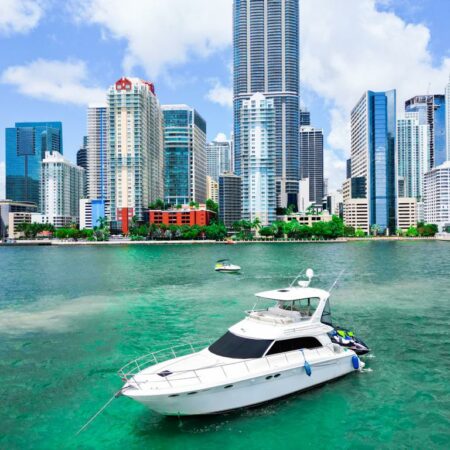 52Ft Sea Ray Available for Rent in Miami Fl for 13 peoples. No Hidden Fees