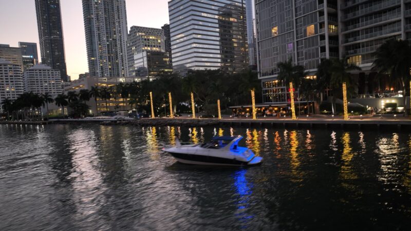 40ft Yacht available for rent in Miami Fl for 13 peoples in Miami.NO HIDDEN FEES - Image 9