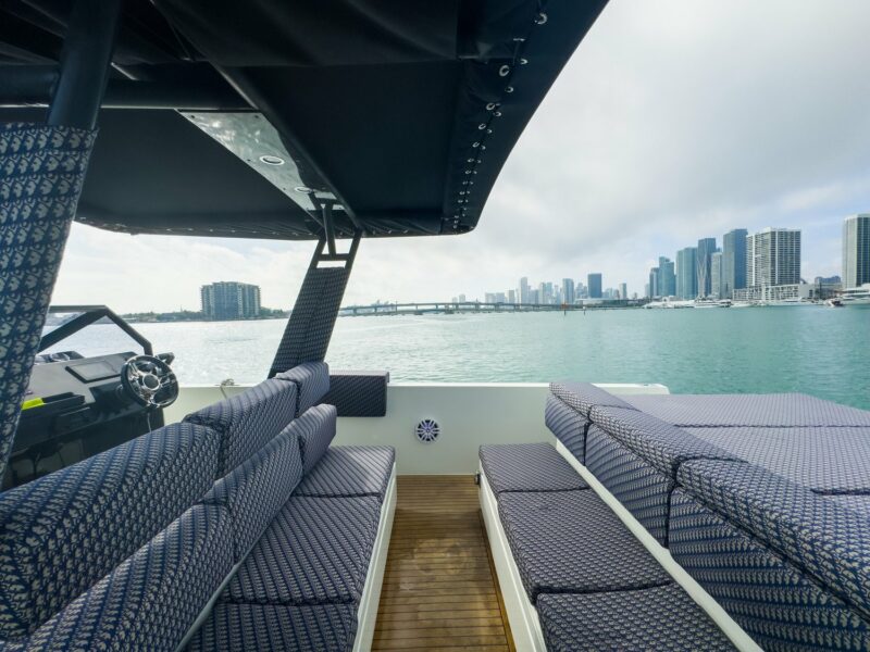 33ft Beautiful VanDutch Available for 13 people in Miami - Image 11