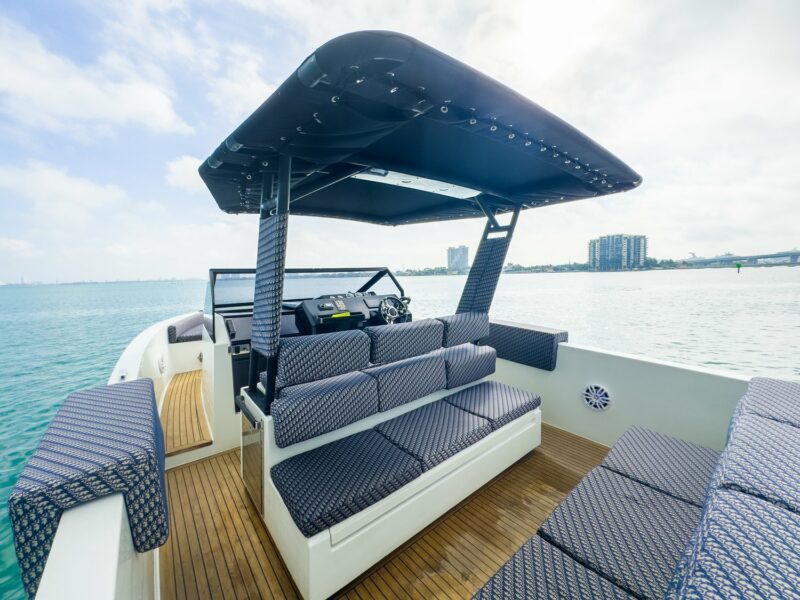 33ft Beautiful VanDutch Available for 13 people in Miami - Image 12