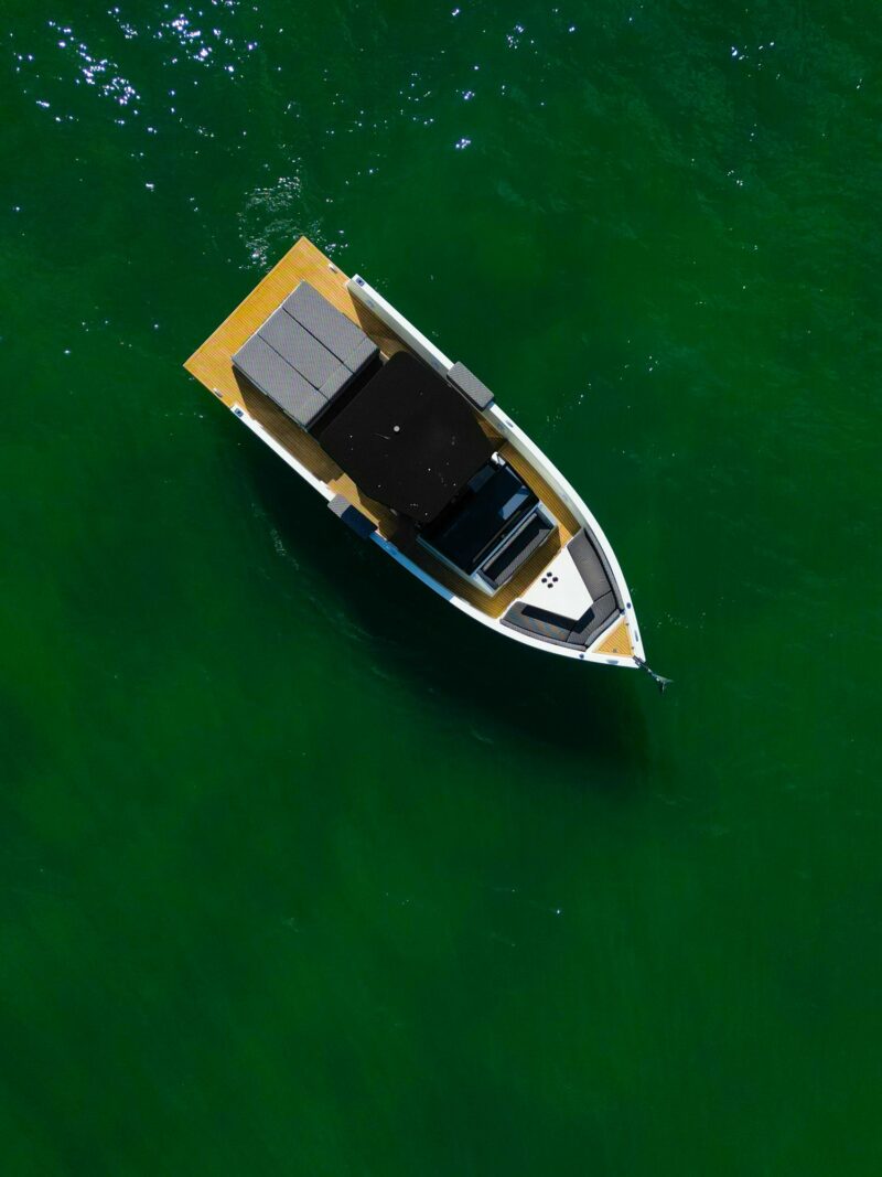 33ft Beautiful VanDutch Available for 13 people in Miami - Image 5