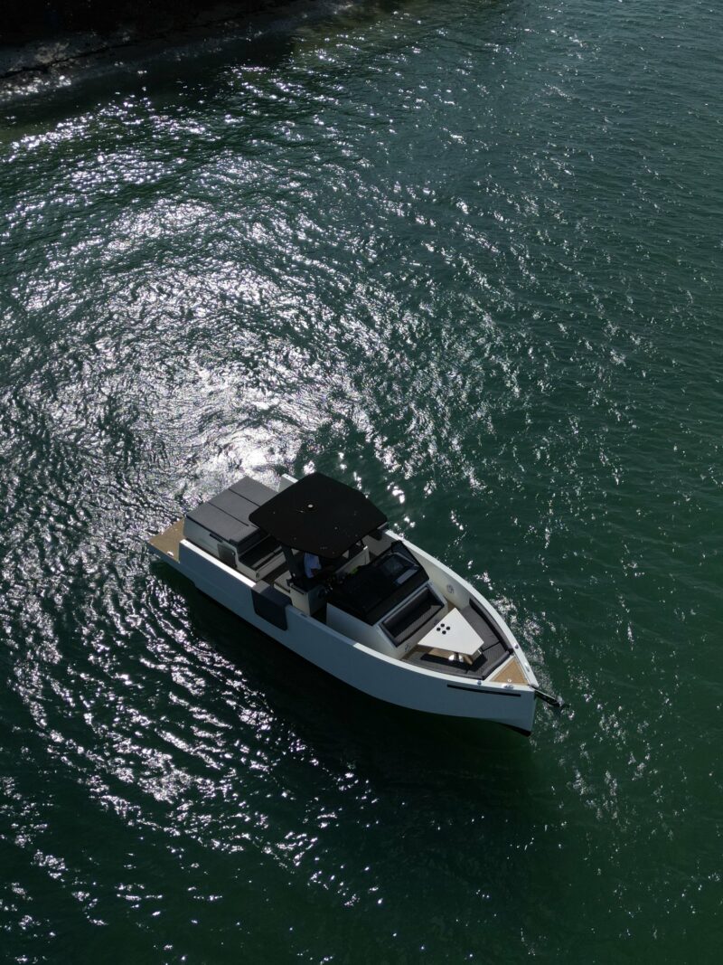 33ft Beautiful VanDutch Available for 13 people in Miami - Image 6