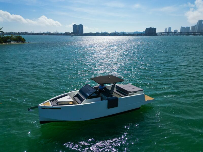 33ft Beautiful VanDutch Available for 13 people in Miami - Image 7