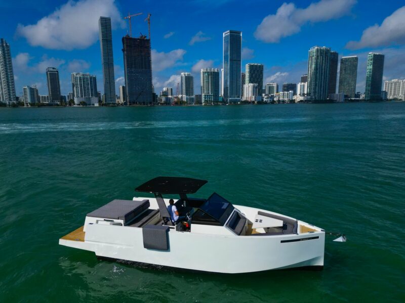 33ft Beautiful VanDutch Available for 13 people in Miami