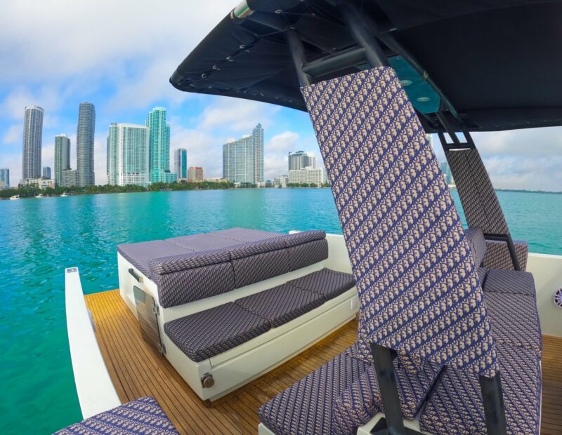 33ft Beautiful VanDutch Available for 13 people in Miami - Image 16