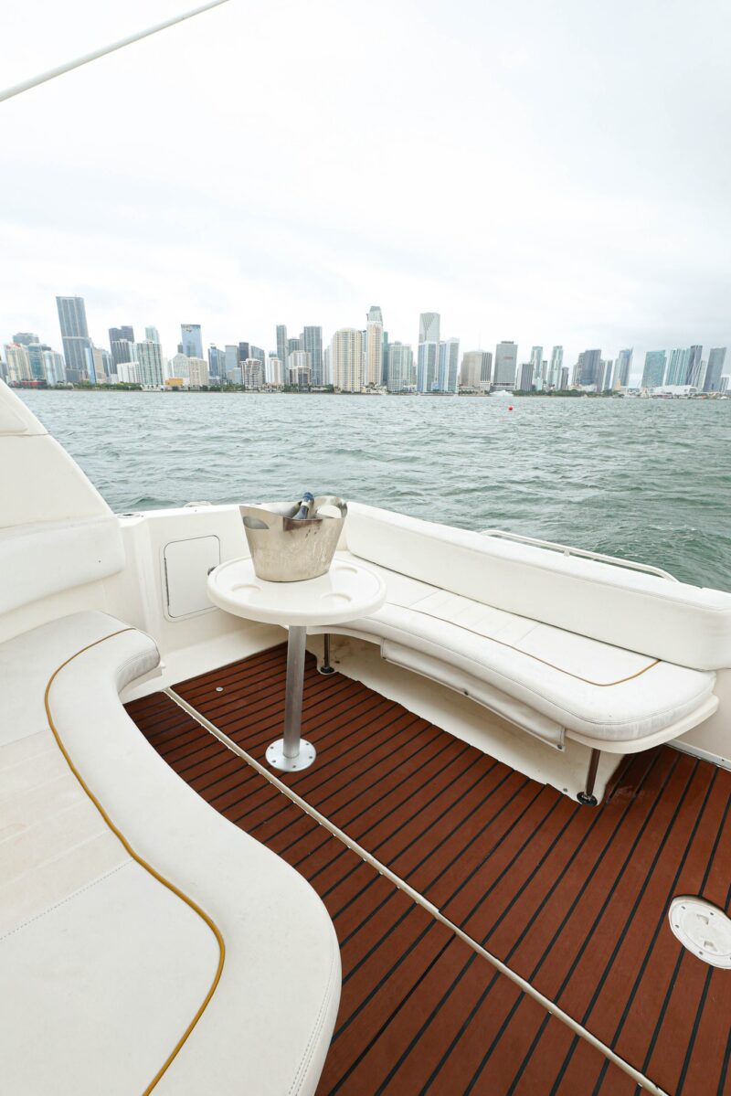33Ft Sea Ray for up 13 peoples in Miami Fl. No Hidden Fees - Image 2